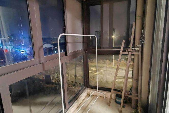 Good price 2 br with lift on Line 11, 4 stops to NYU shanghai.