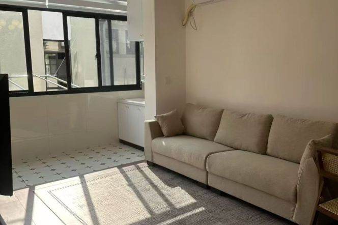 Sunny one bedroom Apartment near Line 1/10/12 Shaanxi Rd(S)