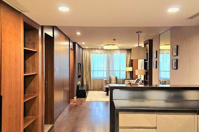 1br service apt in Huaihai Rd Near South Huangpi Rd Station(Line 1/14)