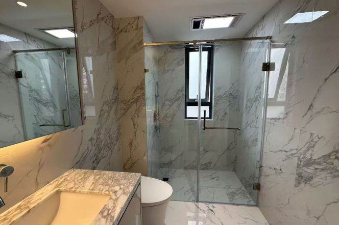 Brand new 3Br+Balcony @ L1/9/11 Xujiahui station 