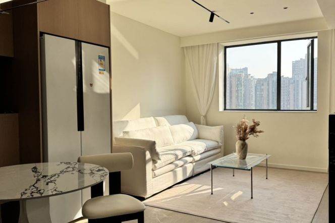 Spacious 2BR Apt +elevator +heating | West Nanjing rd | Suzhou River view 13.5K