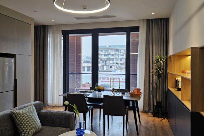 1br service apt with spacious Living room Near North Xizang Rd(Line 8)