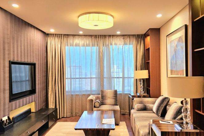 1br service apt in Huaihai Rd Near South Huangpi Rd Station(Line 1/14)