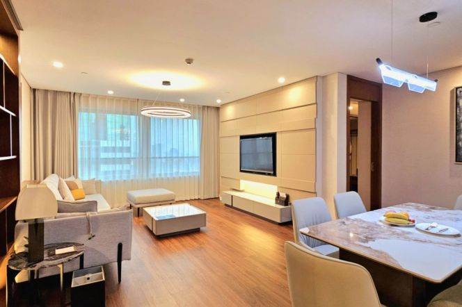 3br+3bathroom service apt in Huaihai Rd Near South Huangpi Rd Station(Line 1/14)