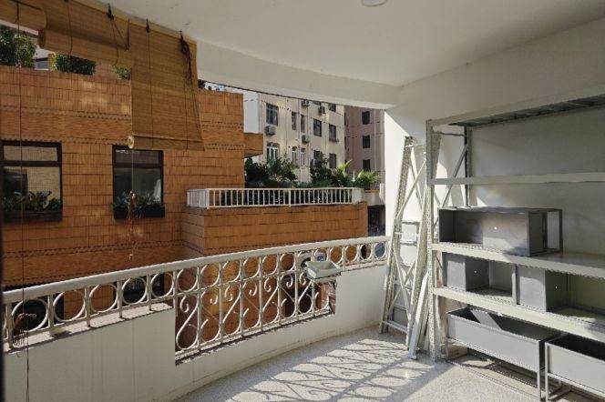 Unfurnished 3+1BR 2BA Residence w/Balcony nr Anfu Rd