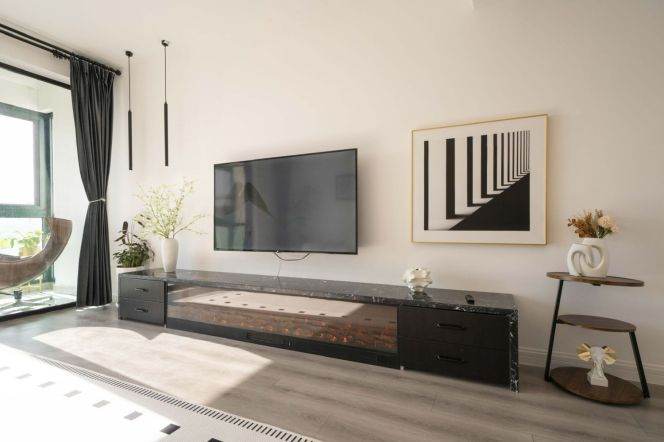 3 Brs, 2 Baths with Balcony, 160 sqm, Floor Heating @ Xujiahui Metro L9