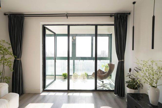 3 Brs, 2 Baths with Balcony, 160 sqm, Floor Heating @ Xujiahui Metro L9