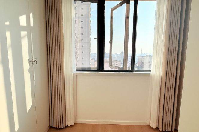Brand new bright 1br Nr caobao Rd M1/12