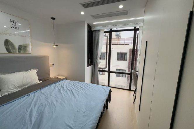 Elevator 1br/1lr@weining rd sta 6k