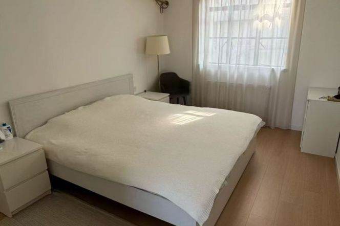 Changshu Rd 1BR APT Wall heating Balcony 8.5k