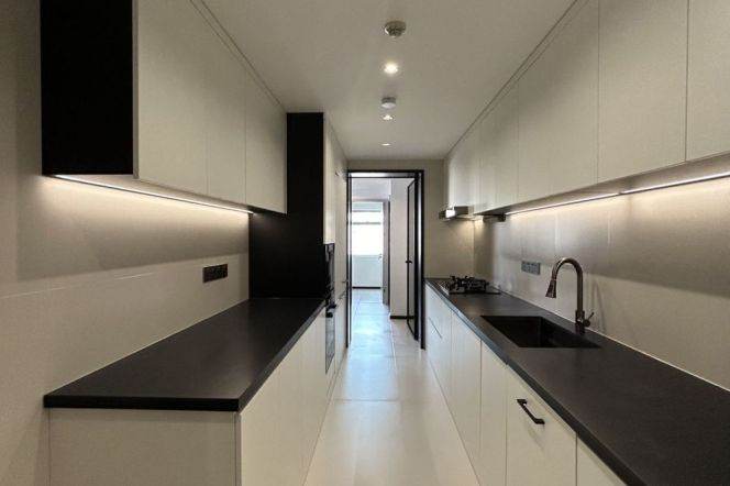 brand new modern big 4brs floor heating modern furniture beside Huang pu river 