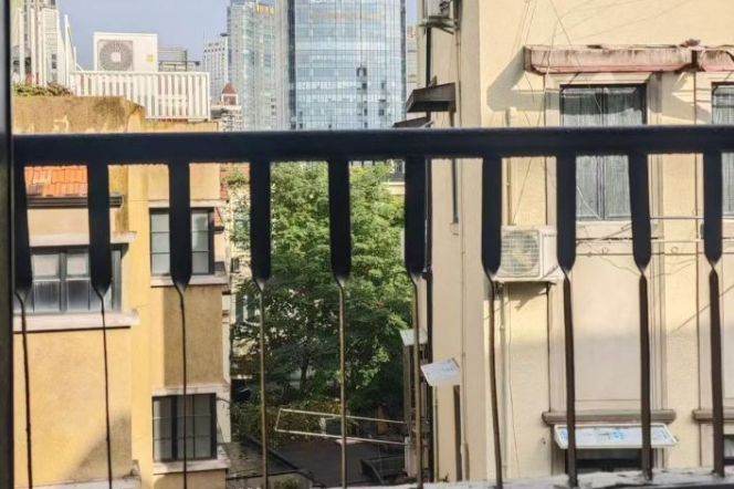 Changshu Rd 1BR APT Wall heating Balcony 8.5k