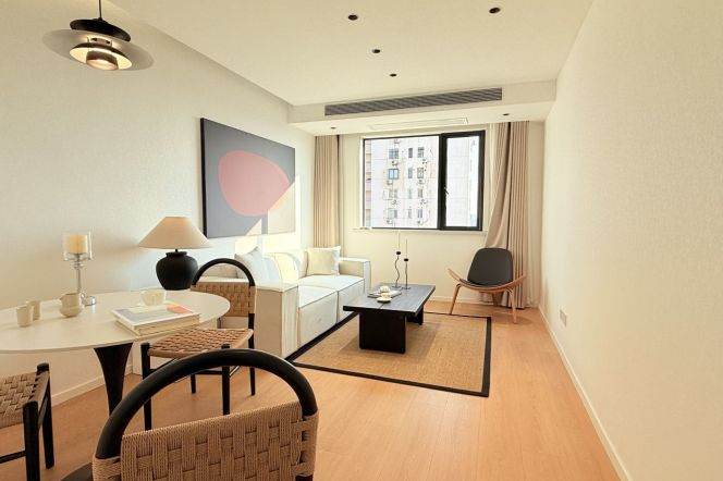 Brand new bright 1br Nr caobao Rd M1/12
