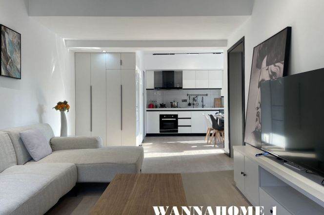 New&Really Bright&Modern&Spacious Elevator 2Bdrs 1Baths Apt+Jing An Temple+Large Closets