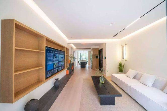 Charming 2Brs/2Lrs/1Bt apt nr 