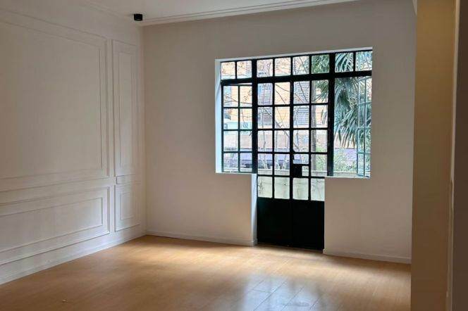 3 Brs with Open Balcony, 120 sqm, Brand-new Dec @ Jingan temple L2&7 