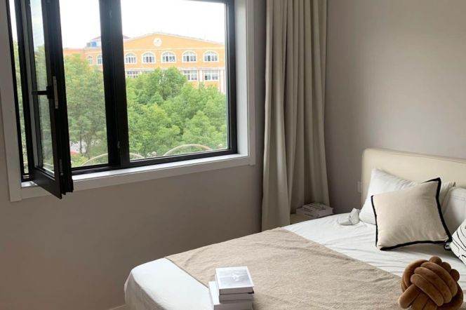 Spacious 2br 2lr/90 sqm/with Parking/bright room,Songhong rd@L2