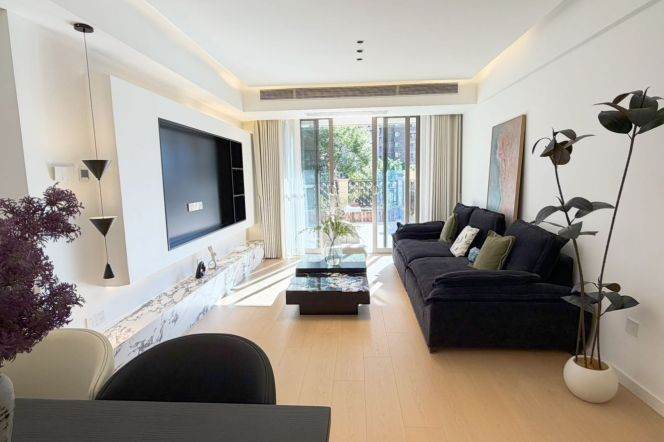 Hongbaoshi/Yili Rd metro/2br2bt/central AC/floor heat/oven/terrace