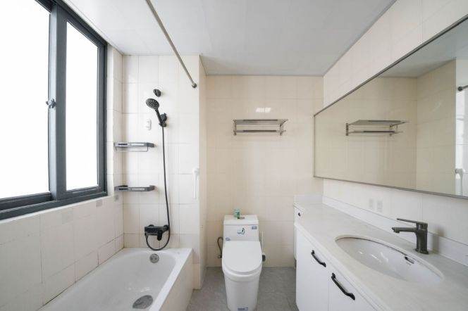 2 Brs, 2 Baths with Open Balcony, 140 sqm, Floor Heating @ IAPM 