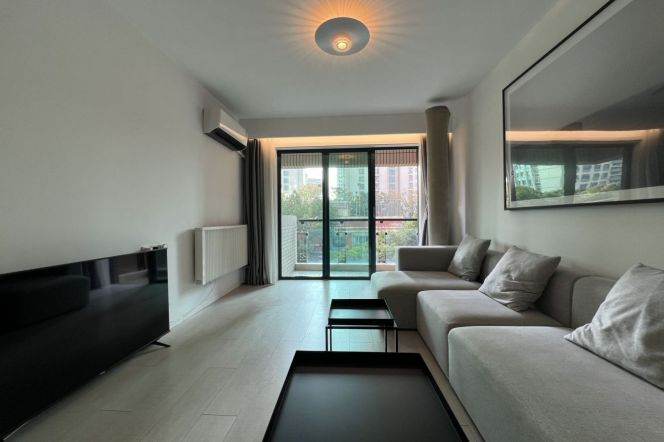 2 Brs, 2 Baths with Open Balcony, Gym/Swimming Pool @ Jiangsu rd station L2&11