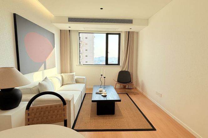 Brand new bright 1br Nr caobao Rd M1/12