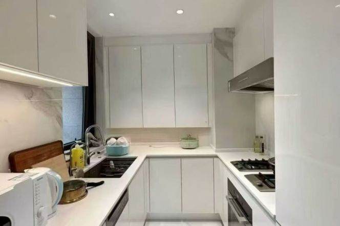 3 Brs, 2 Baths with Gym/Swimming pool/Floor Heating @ Zhenping metro L7