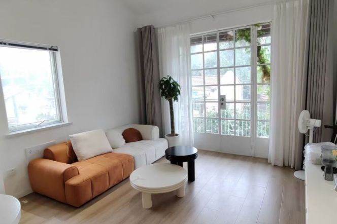 2 Brs, 1 Living room with Open Balcony, 100 sqm @ South Shaaxi Metro L10