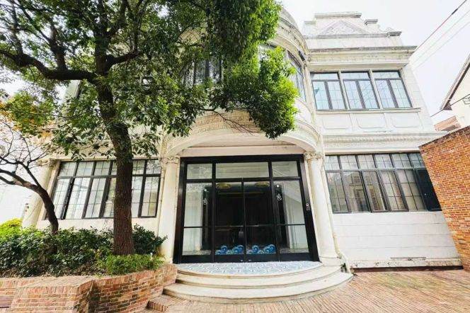 High Ceiling office near JiangSu RD M2/11