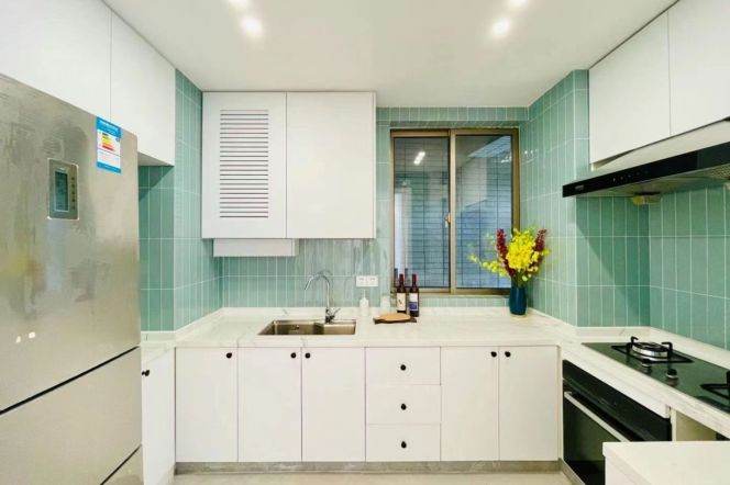 modern big 2brs balcony wall radiator near Jiao tong university line 10,11 only 19K