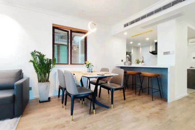 Morden 2brs with balcony and wall raditor in  central downtown