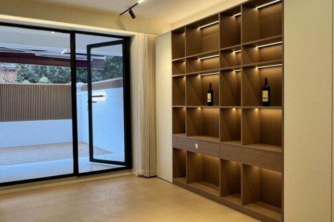 Spacious 3Br-2bathr +private terrace | Jiaotong Univer. Metro| Good design | Floor heating