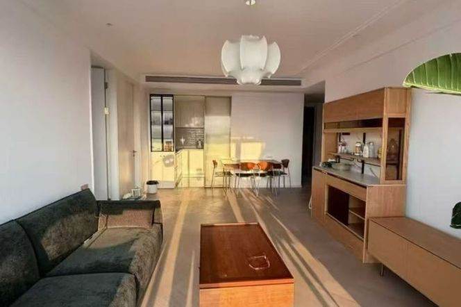 3 Brs, 2 Baths with Gym/Swimming pool/Floor Heating @ Zhenping metro L7