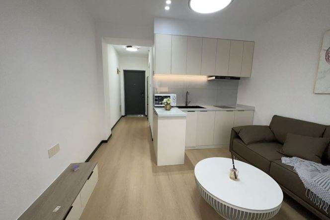 Elevator 1br/1lr@weining rd sta 6k