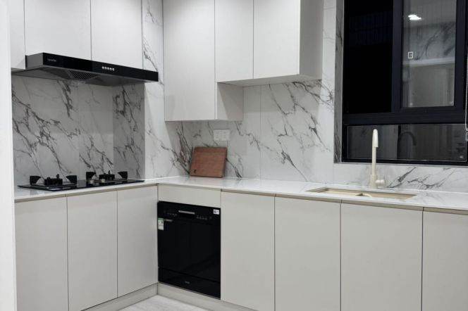 Spacious 3Br + floor heating +Central AC | Zhongshan Park Metro L2&3&4 | 18.5K