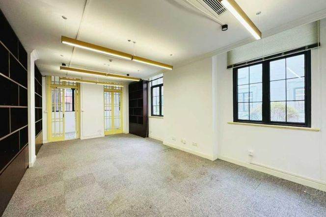 High Ceiling office near JiangSu RD M2/11