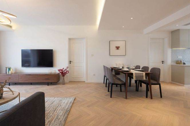 modern 4brs floor heating balcony near west nan jing road line 2,12,13 Taikoo Hui 34K