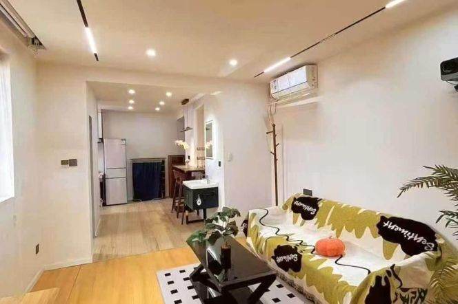 Spacious 1br 2lr/floor heating/bright room,Loushanguan rd@L15/2