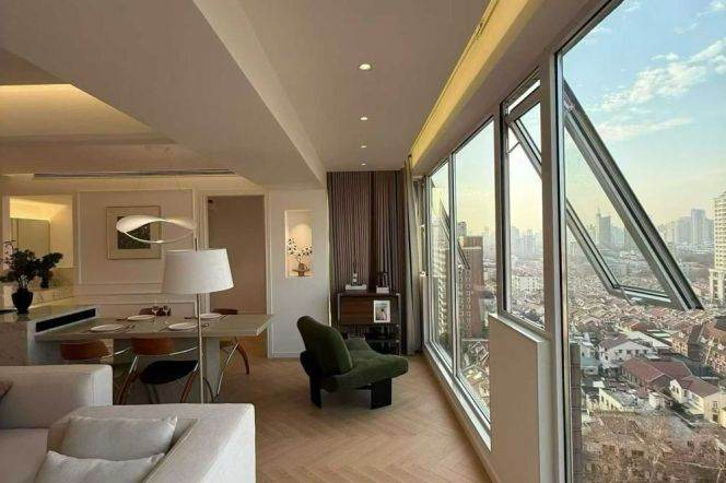 Spacious and bright 3Br/2bt@Iapm 166sqm with ceiling to floor windows quality design