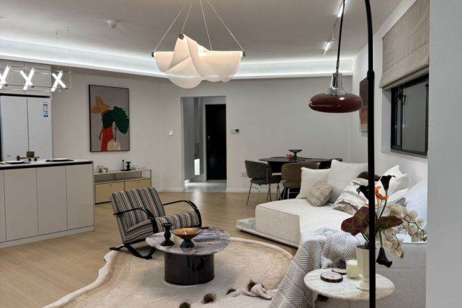 Spacious 3Br + floor heating +Central AC | Zhongshan Park Metro L2&3&4 | 18.5K