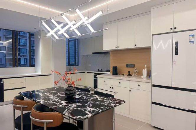 2 Brs, 2 Baths, 130 sqm with Floor Heating @ Shanghai Children Medical Centre L6&8