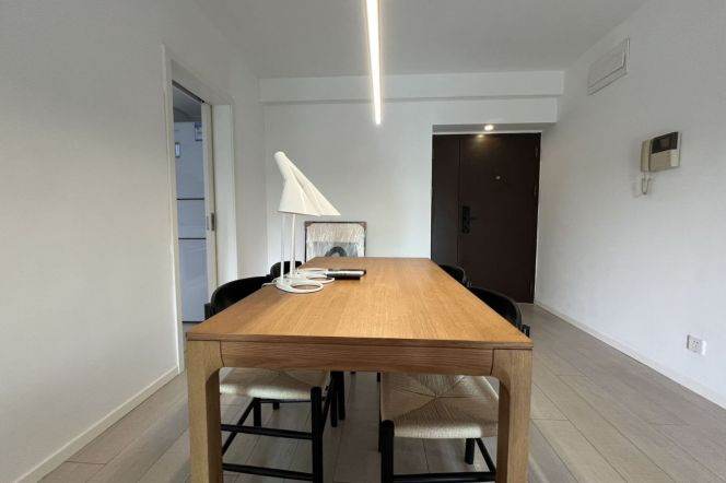 2 Brs, 2 Baths with Open Balcony, Gym/Swimming Pool @ Jiangsu rd station L2&11