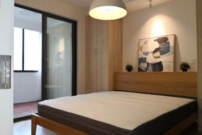 High-rise 3br/2bt Flat in west Nanjing Road circle