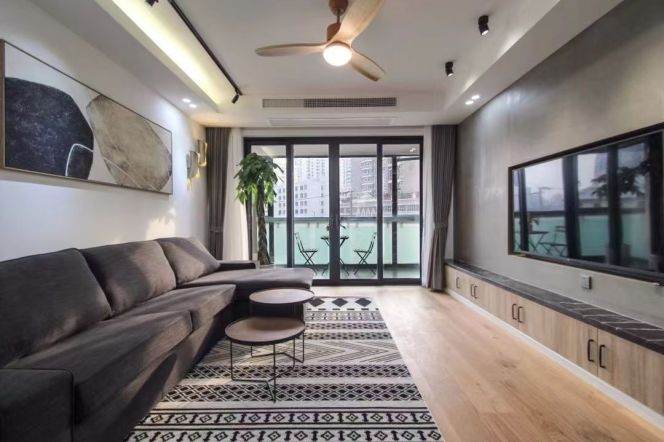3 Brs, 2 Baths with Balcony, 150 sqm, Floor Heating/Central ac @ Xujiahui Station L9