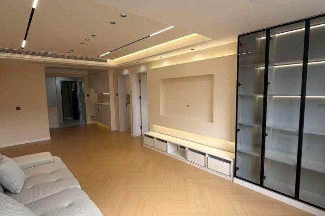 Beixinjing 2BR 2LR@L2,central AC/bright room/big living room