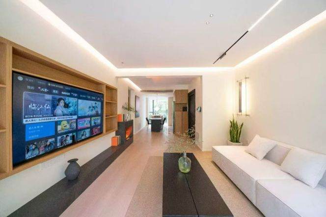 Charming 2Brs/2Lrs/1Bt apt nr 