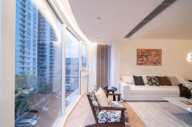 Brand new renovated 3br apt,CA,floor heating,big floor windows,L15