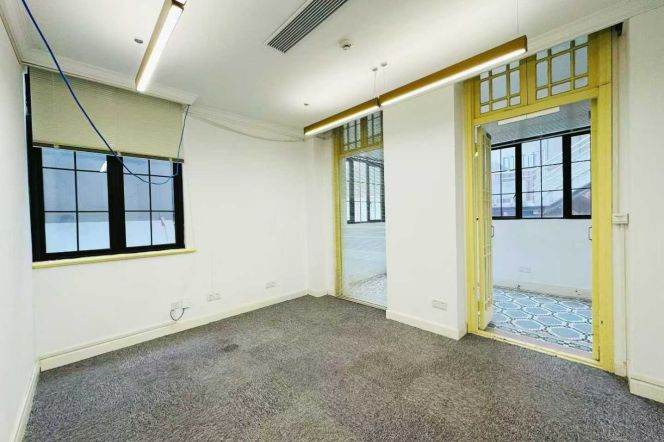 High Ceiling office near JiangSu RD M2/11