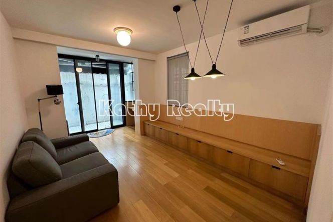 Floor heating 2BR APT + yard Shanghai Library 8.2k