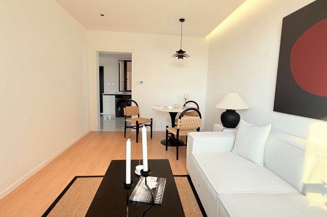 Brand new bright 1br Nr caobao Rd M1/12