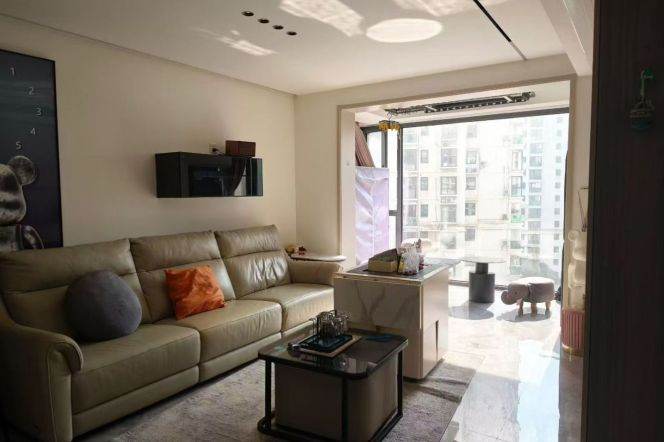 Scenic windows | Modern&Sapcious 2Br +Heating | 0step to Longde rd metro L11/13 